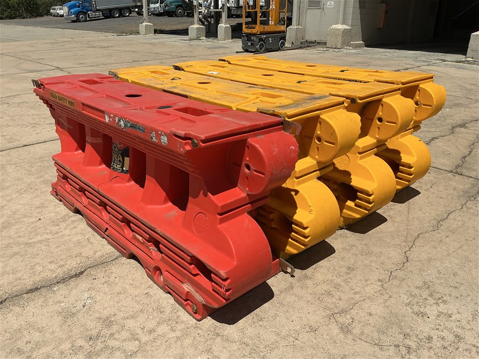 Water filled barrier