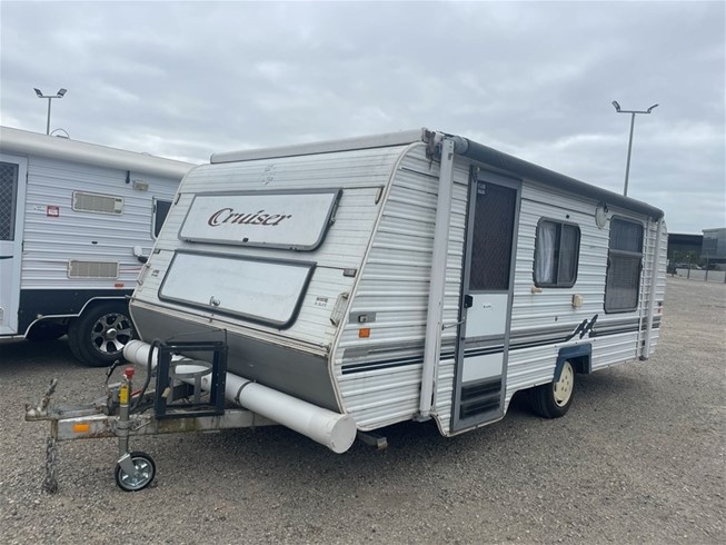 1998 Monarch Cruiser M1156 Caravan