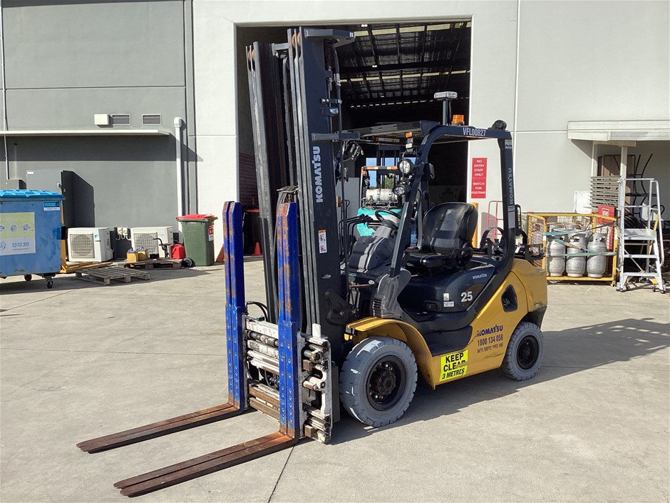 Komatsu FG25HT-17 Counterbalance Forklift