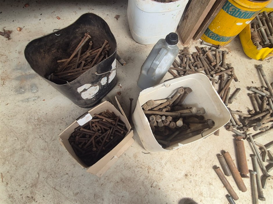 Large Quantity Bolts