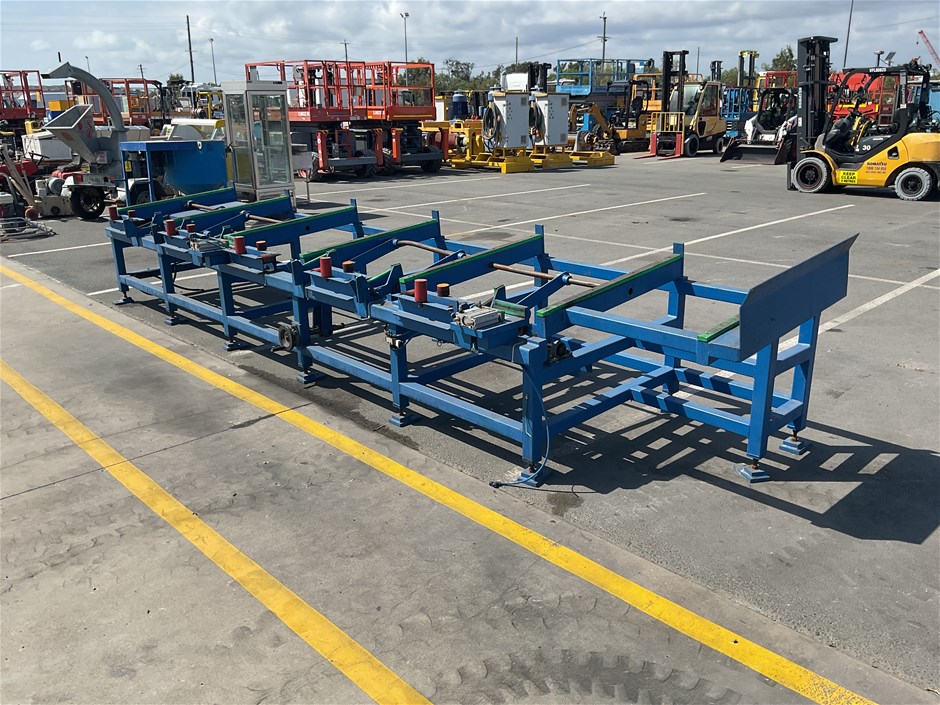 <p>Steel Bar Roller Table</p>