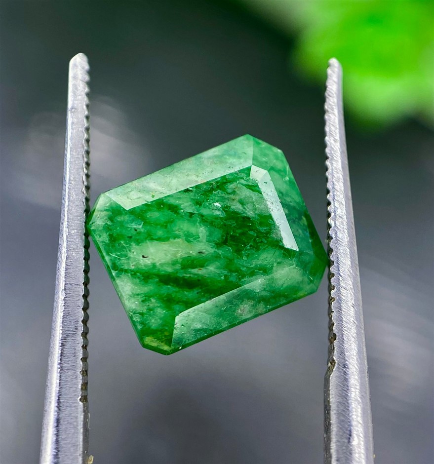 2.90 CT Quality Natural Green Emerald