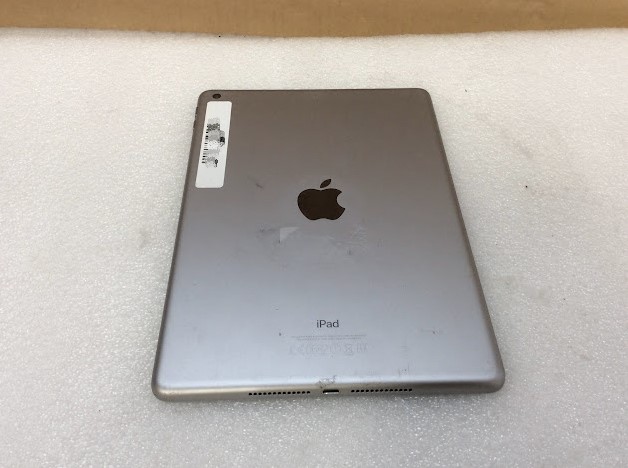 APPLE iPad 5 TABLET A1822 32GB