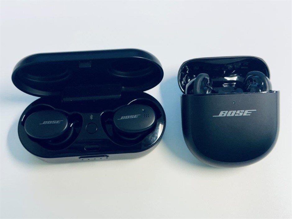 2 x BOSE Asstd. Model earbuds with charging cases