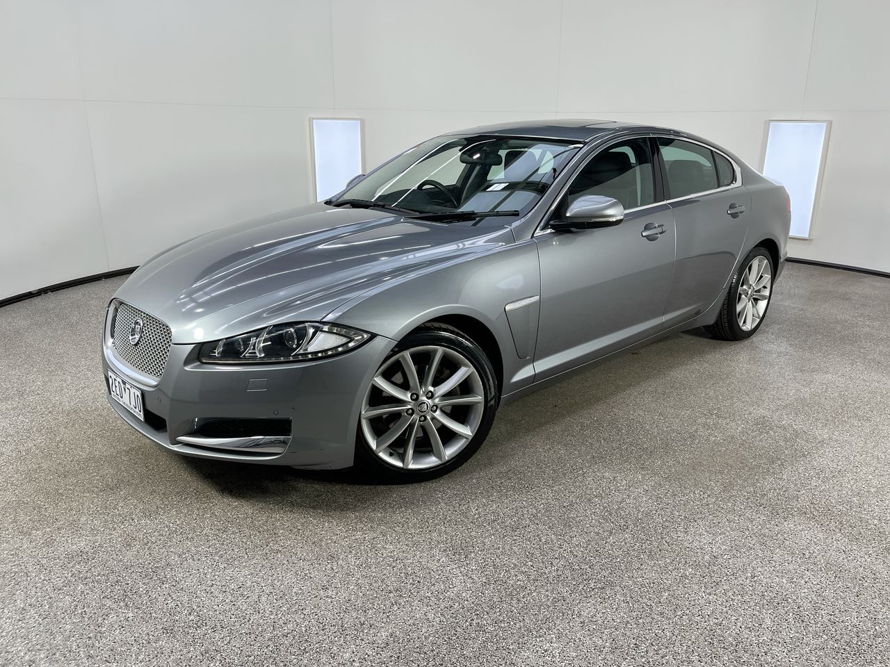 2011 Jaguar XF 2.2D LUXURY Turbo Diesel Automatic - 8 Speed Sedan