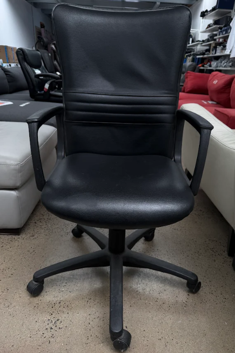 High Back Executive Office Chair (Black) NB: Used, Some wheels needs repair