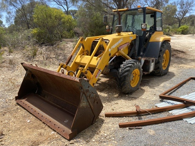 Fermec 660B Tractor & Attachments