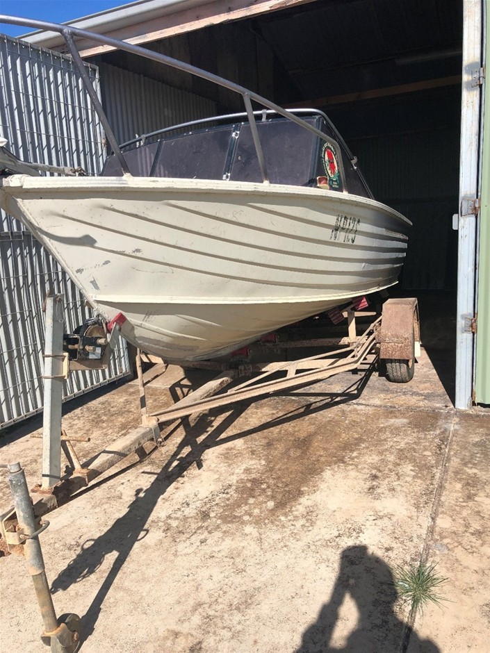 <p>Stacer 444 Kingray Power Boat</p>