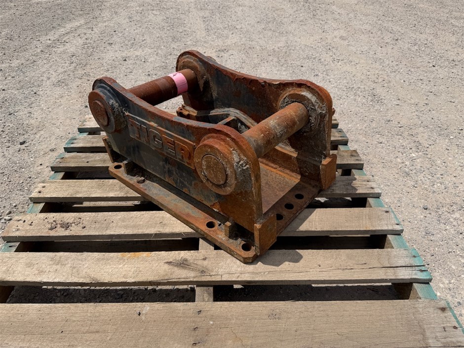 <p>Excavator Tiger Head Bracket</p>