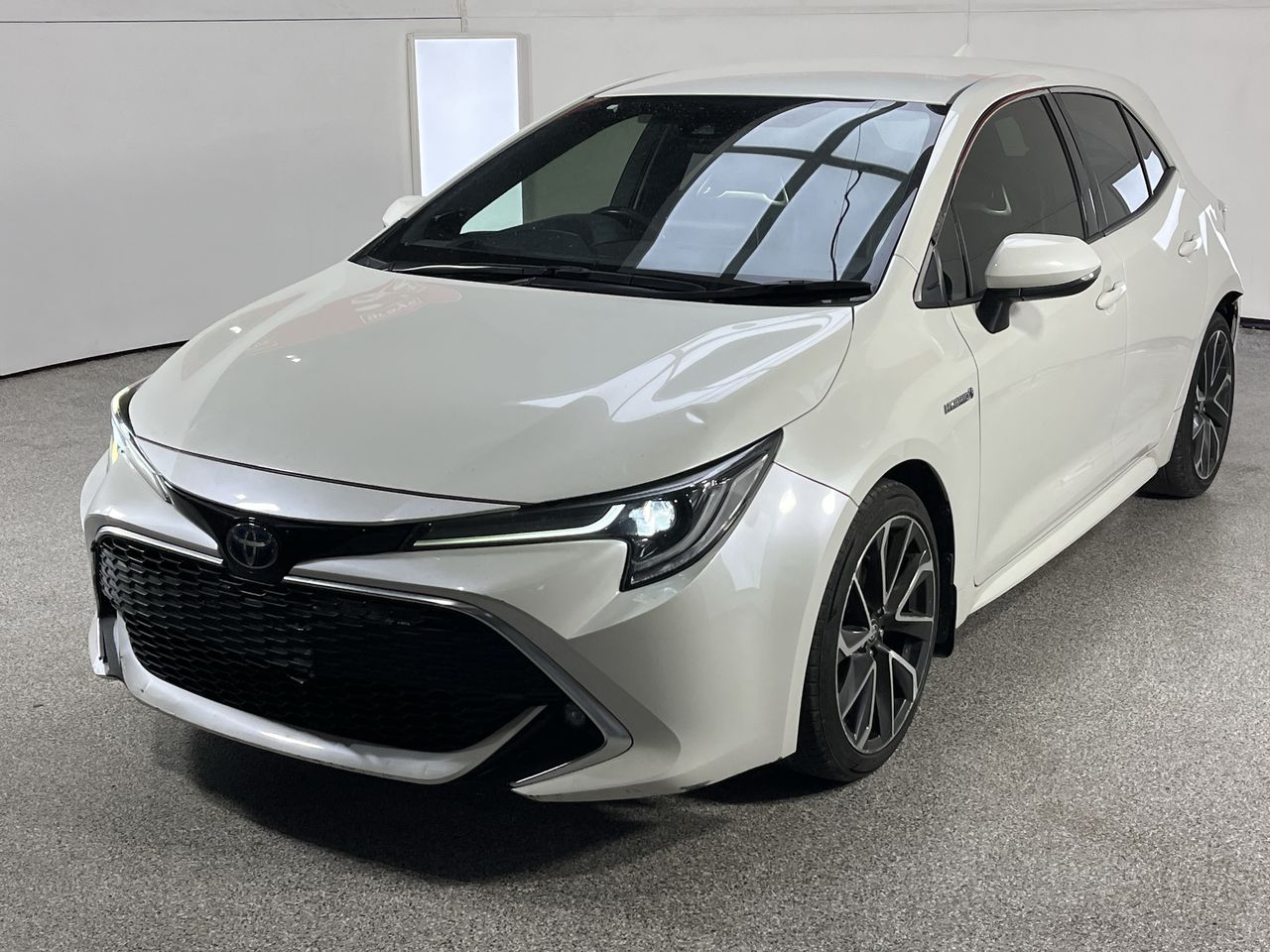 2018 Toyota Corolla ZR HYBRID ZWE211R CVT Hatchback (WOVR-REPAIRABLE)