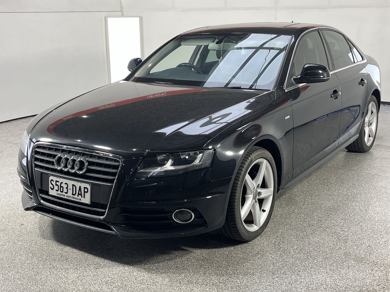 Audi A4 1.8 TFSI B8 CVT Sedan