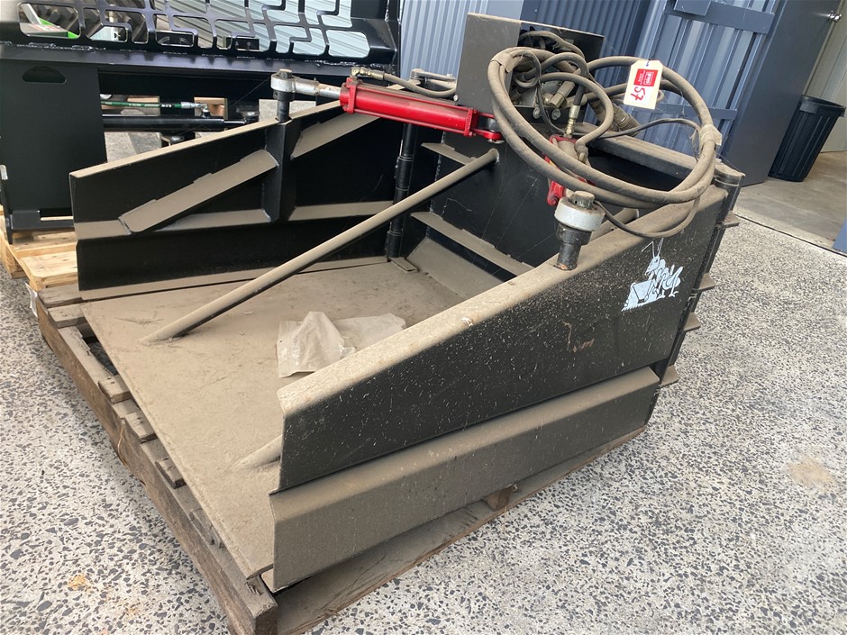 Unused Avant Mini Loader Hydraulic Poultry Bucket