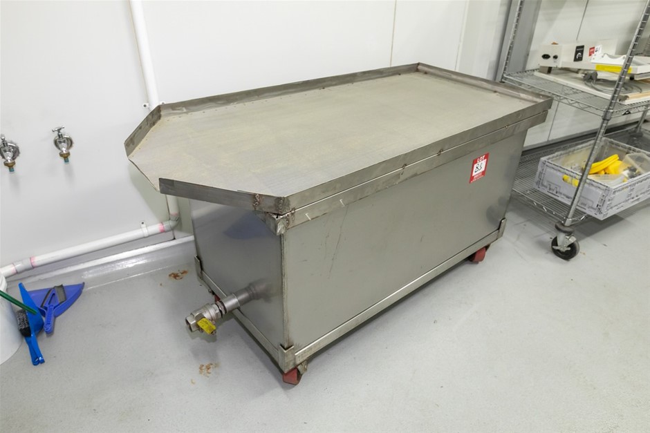 Washing/Soaking Produce Tank With Drainage Mobile