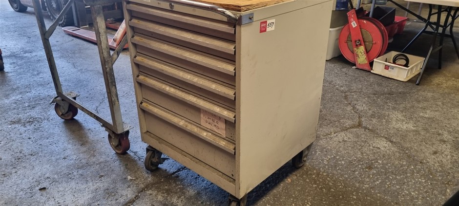 Drawer trolley on wheels