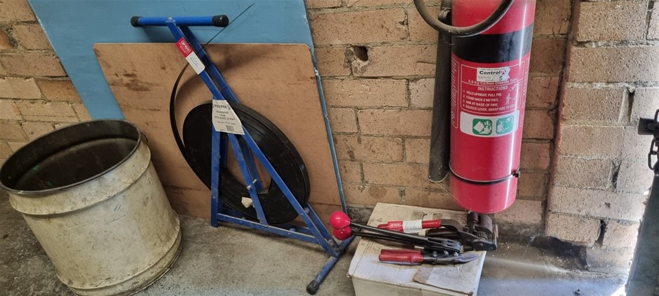 Steel strap despenser and clamp system with brackets