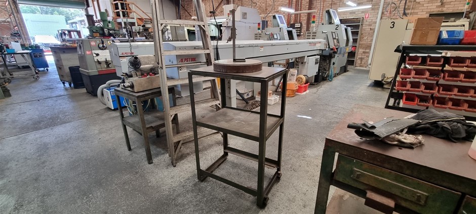 Height Measurement Gauge on Flat Disk Platform on Riser Table