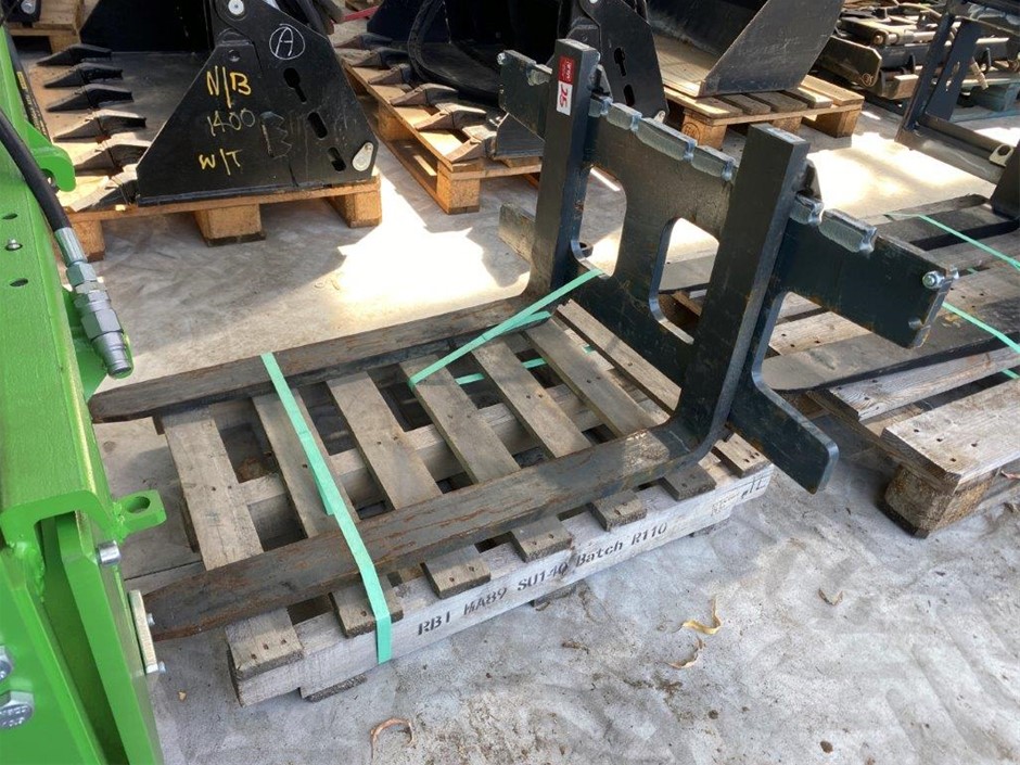 Avant Mini Loader Fork Tyne Attachment