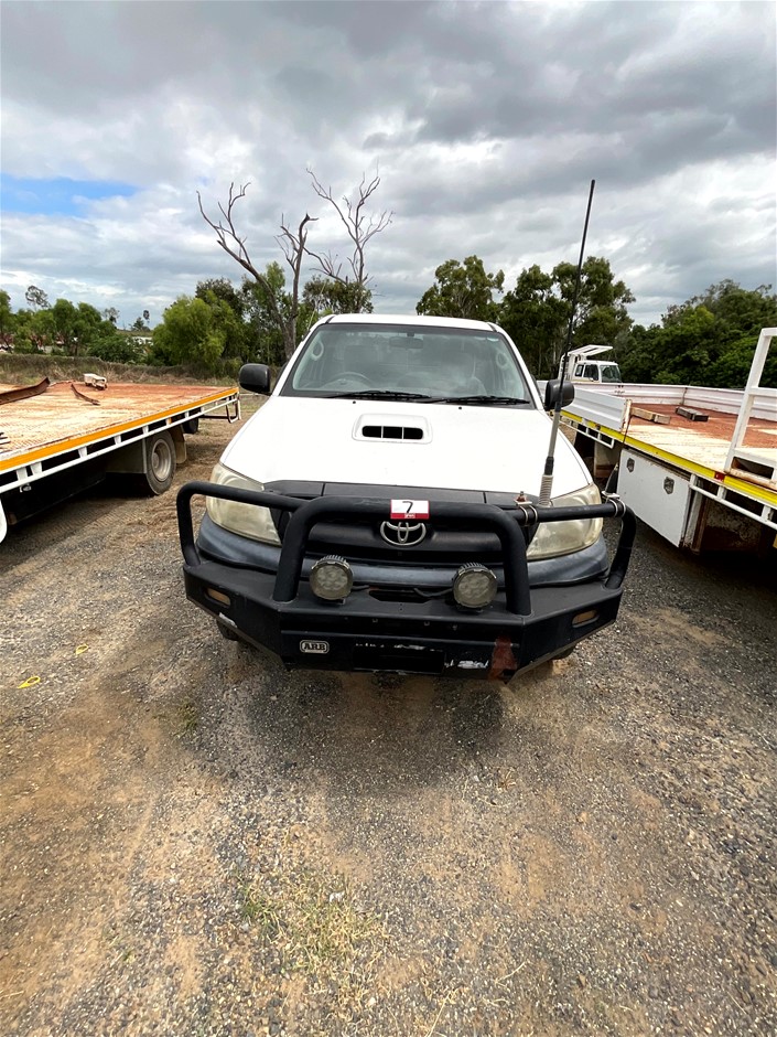 2011 Toyota Hilux KUN26R 4WD Manual - 5 Speed Cab Chassis