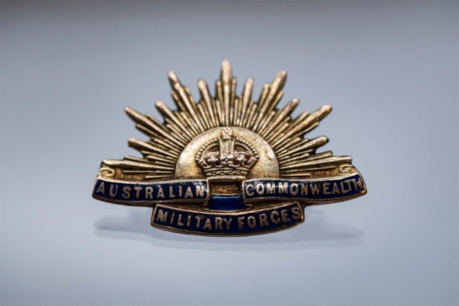 Australian Commonwealth Military Forces 9ct Gold Undated Badge