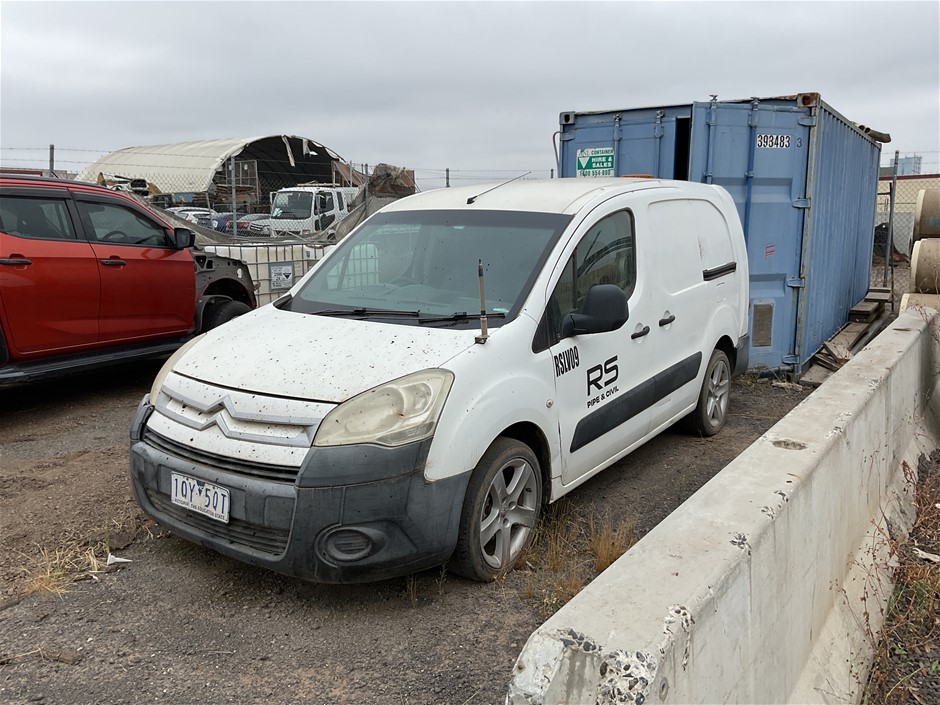 2021 Citroen P. Van & Toyota Hilux 4WD Manual - 5 Speed Ute