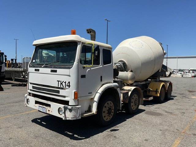 2000 International  Acco  8 x 4 Concrete Agitator Truck