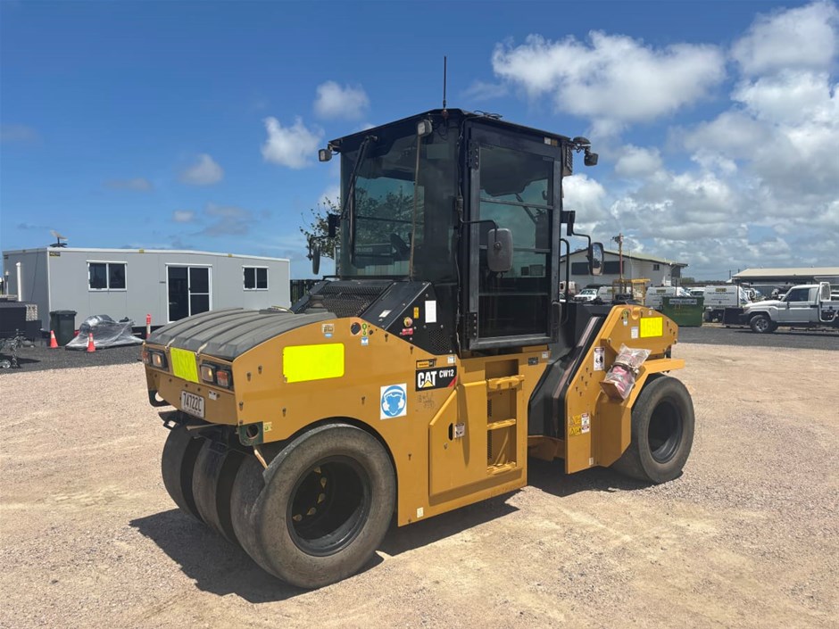 Caterpillar CW12 Multi Wheel Roller