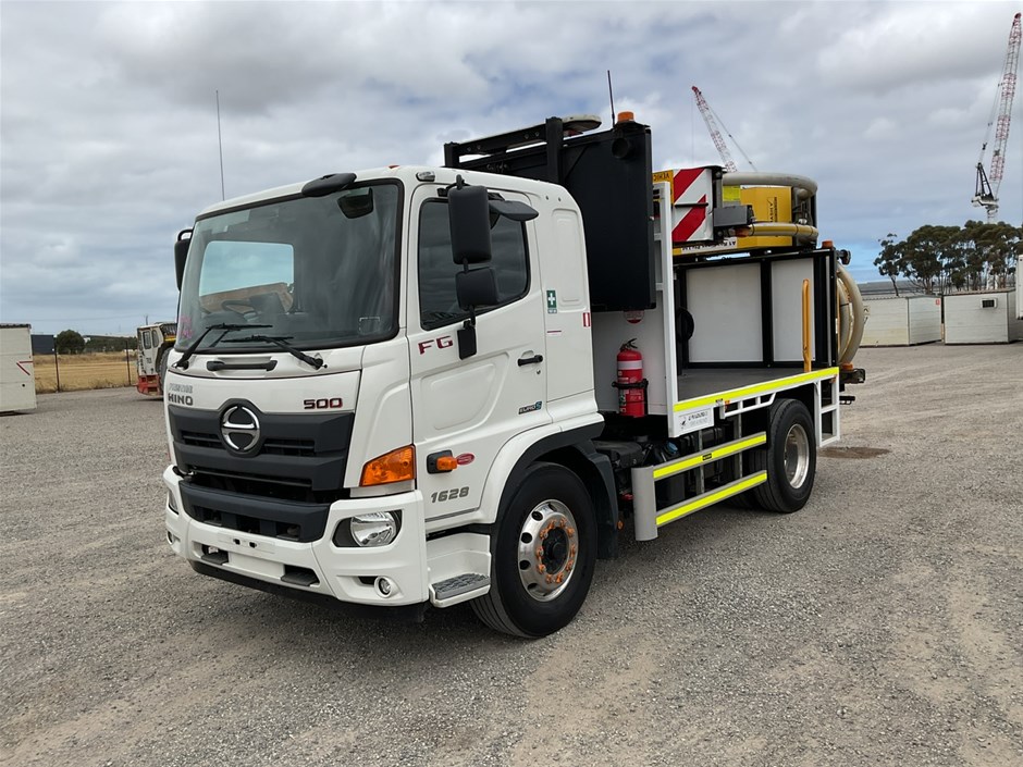 <p>2018 Hino FG 500 4 x 2 Atenuator  Truck</p>
