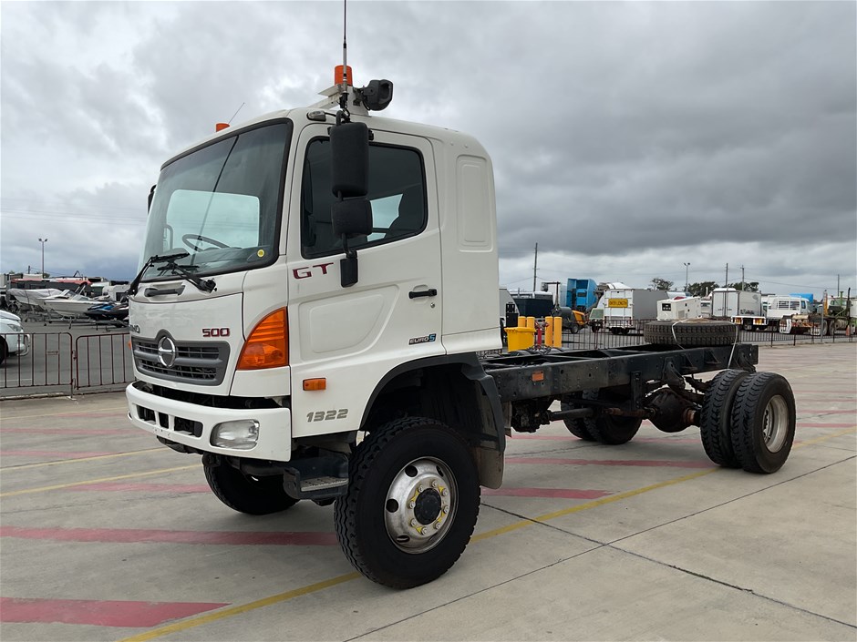 2013 Hino GT500 4 x 4 Cab Chassis Truck