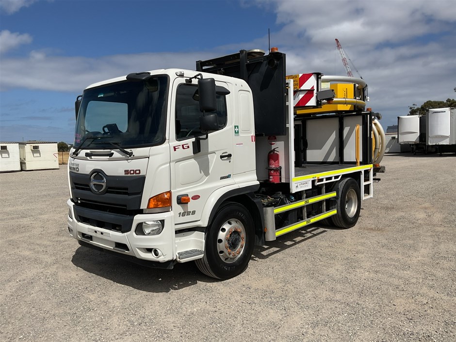 <p>2018 Hino  FG 500 4 x 2 Attenuator Truck</p>