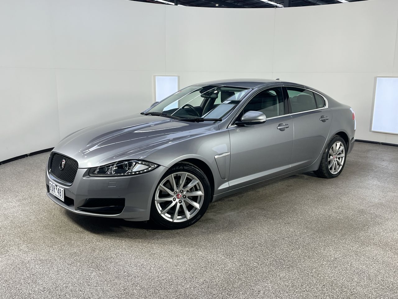 2014 Jaguar XF 2.0P LUXURY Automatic - 8 Speed Sedan