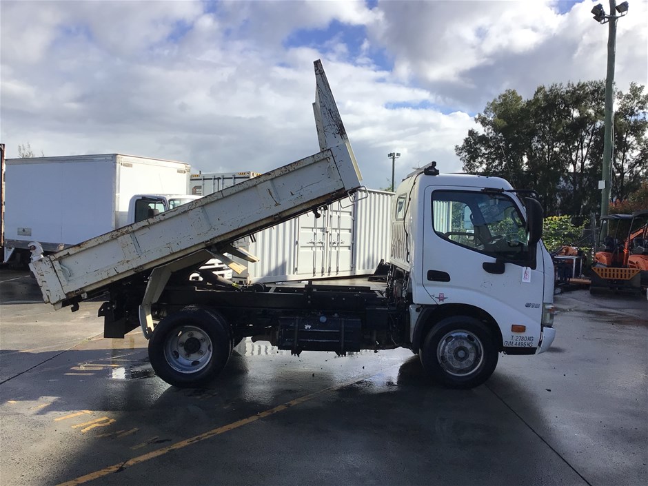 2015 Hino 300 Ser 2 C/Cab STD 1 4 x 2 Tipper Truck