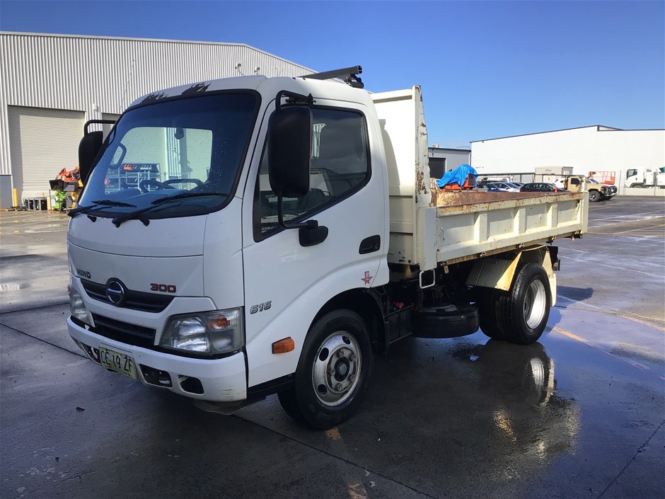 <p>2015 Hino  300 Ser 2 C/Cab STD 1 4 x 2 Tipper Truck</p>