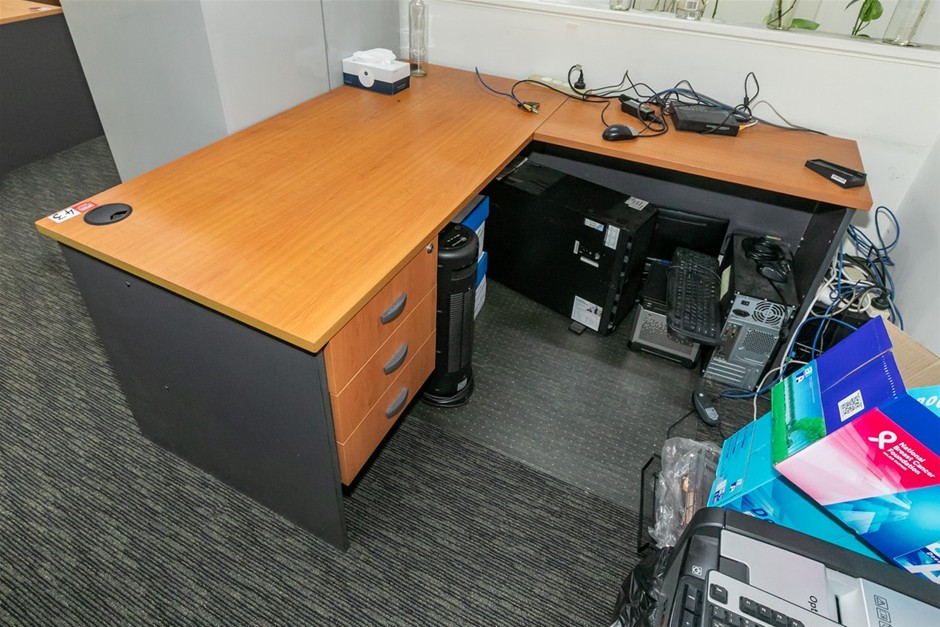 Office Furniture/Desk & Return
