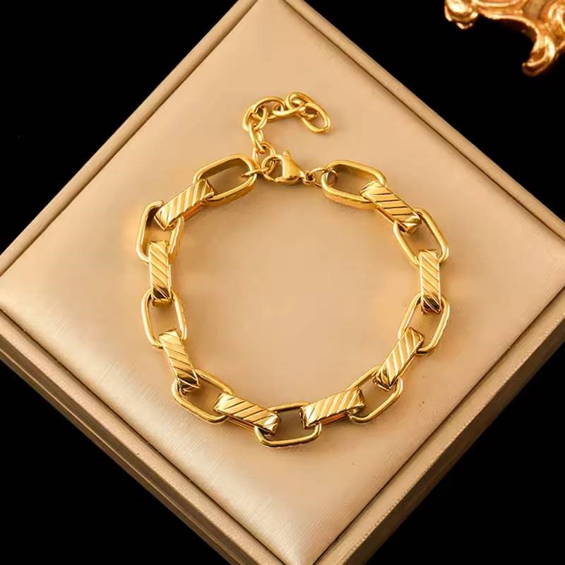 Stainless Steel Chunky Chain Link Bracelet in Gold (adjustable)