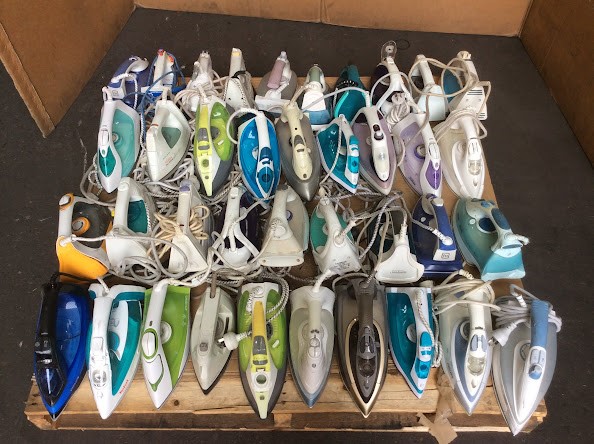 Sunbeam/PHILIPS/Tefal Mixed Brand and Model Steam Irons (Lot of 38)