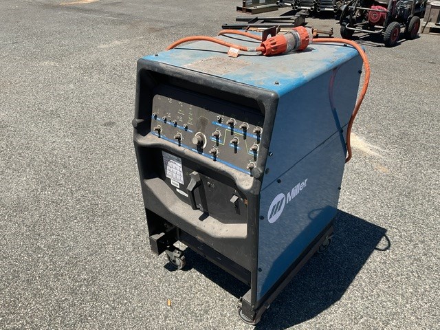 <p>Miller Syncowave 2500X 3 Phase Welder </p>