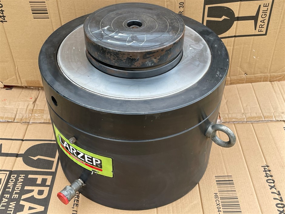 Larzep 900 Tonne Hydraulic Ram