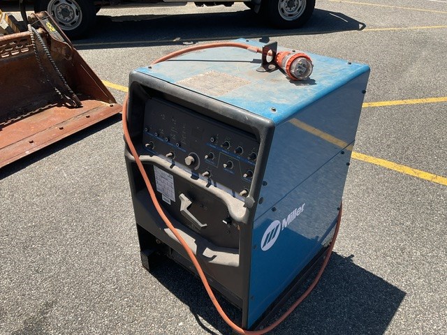 <p>Miller Syncowave 2500X 3 Phase Welder </p>
