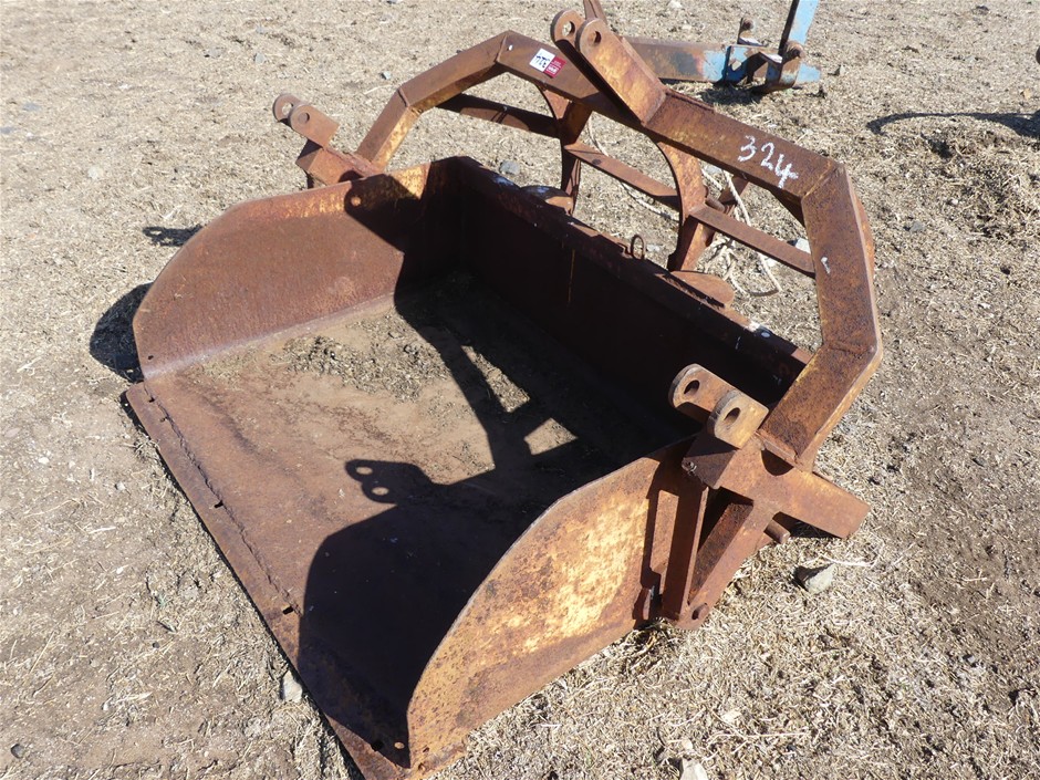 <B>Scoop Attachment (3 Point Linkage)</B>