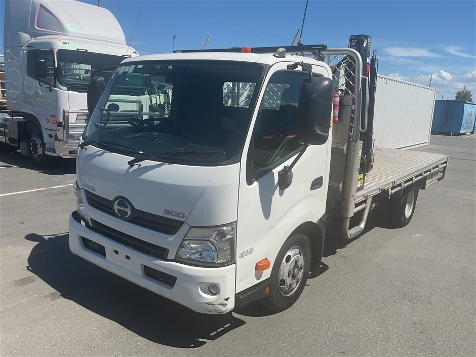 <p>2018 Hino 300 4 x 2 Tray Body Truck</p>