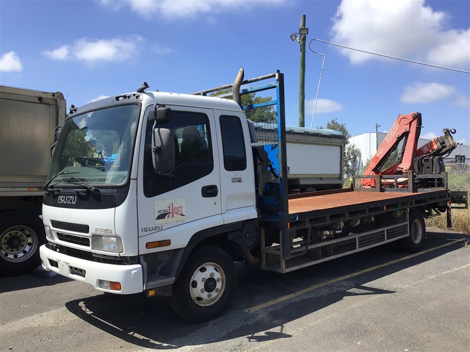 <p>2007 Isuzu FRR550 4 x 2 Crane Truck</p>