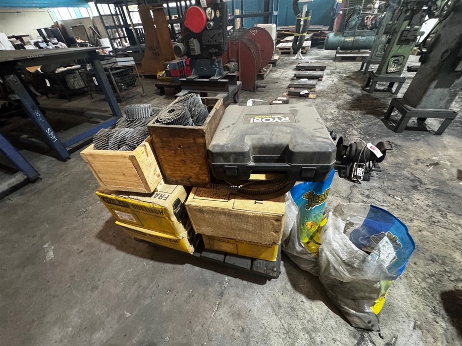 Airway Pneumatic Nail Gun and Lage Qty Nails