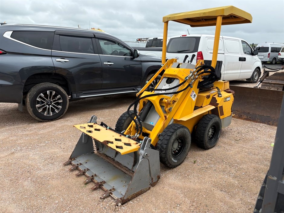 <p>1-3-3-001112-OzziQuip Puma NSW03 Wheeled Loader</p>