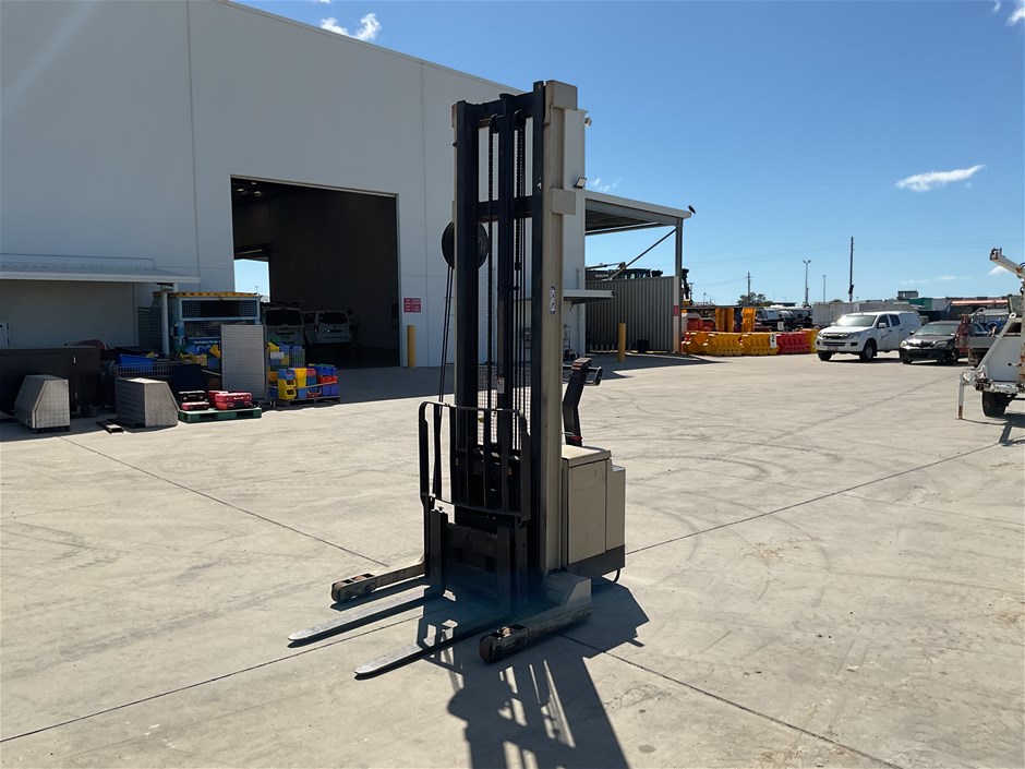 <p>Crown 30WRTL210 Pallet Truck</p>