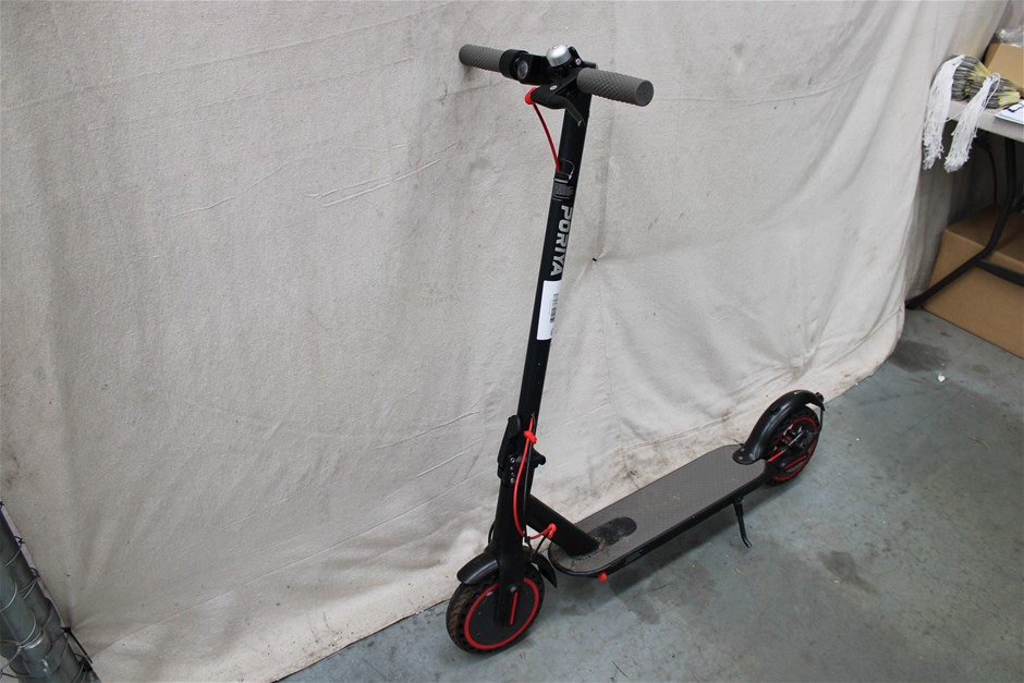 Poriya Black/Grey/Red E-Scooter