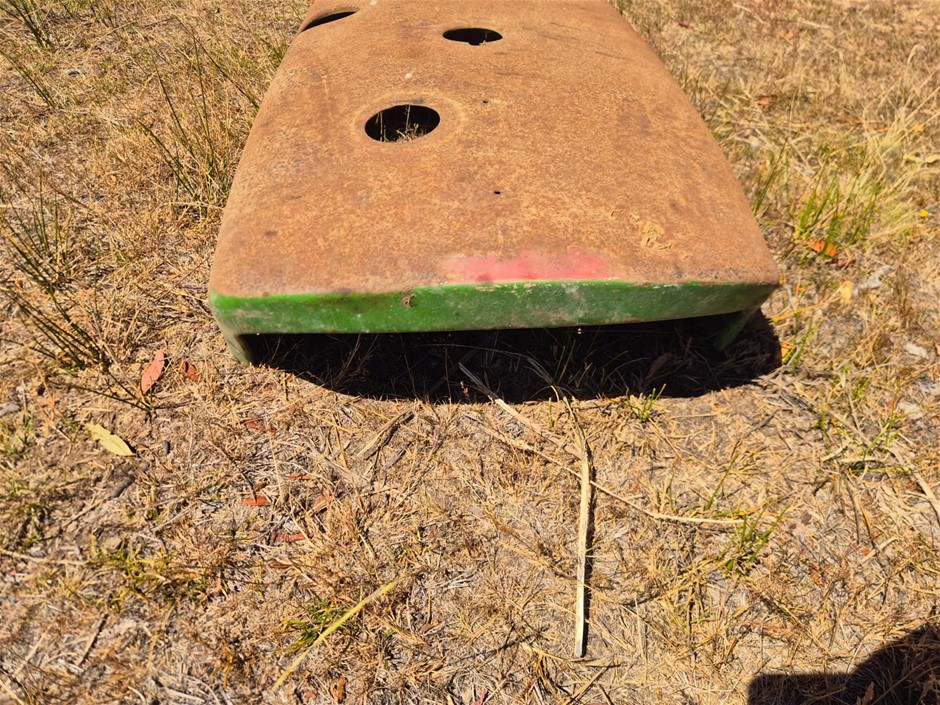 John Deere 2010 Tractor Bonnet