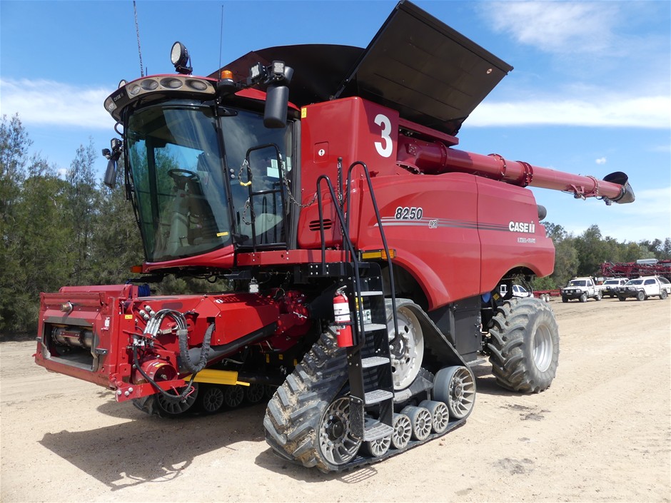 <B>2022 Case 8250 Combine Harvester</B>