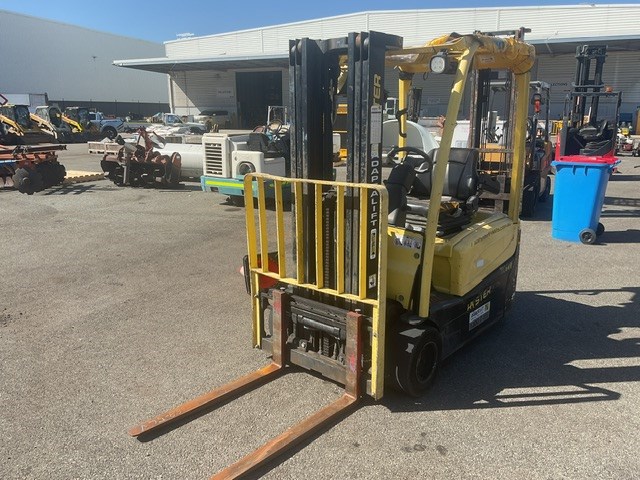 <p>Hyster  J18XNTMWB 3 Wheel Counterbalance Forklift</p>