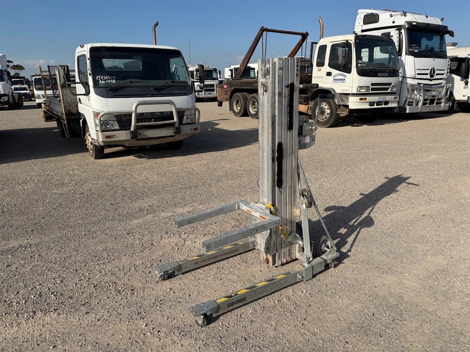 <p>2023 Sumner Material Hoist</p>