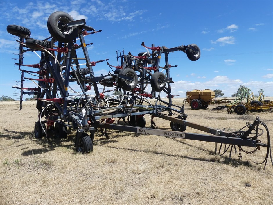 <B>Flexcoil 820 Air Seeder (10 Metre Folding Wing)</B>